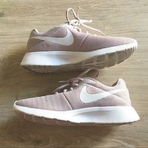 nike tanjun nude